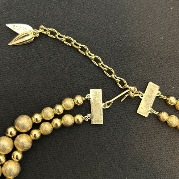 Vtg Whiting & Davis Double Strand Textured Gold Tone Round Bead Necklace - Picture 7 of 7